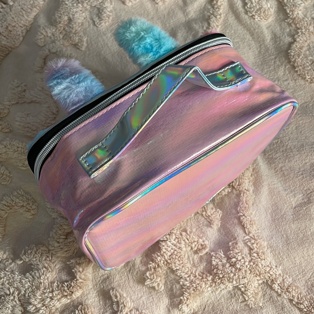 Cute & Fuzzy Storage Case - Picture 5 of 8